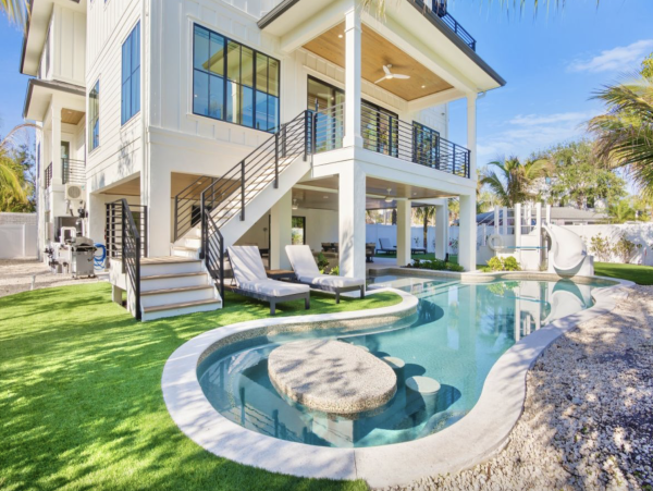 Custom Luxury Home 7 minute walk to beach and South Village